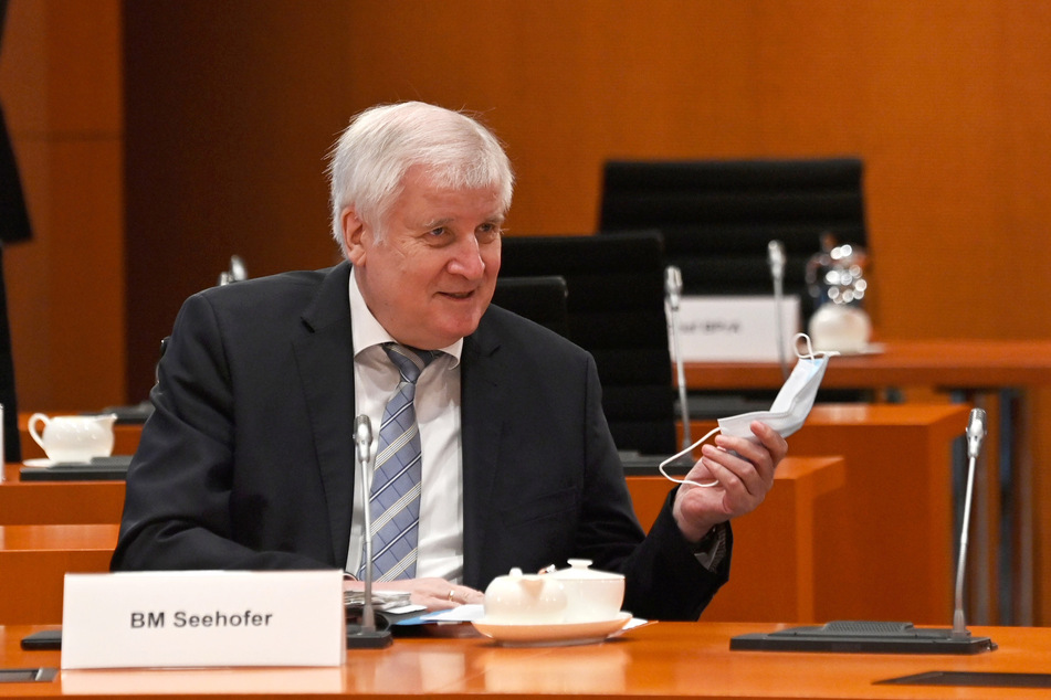 Bundesbauminister Horst Seehofer (71, CSU) hält die Entscheidung für richtig.