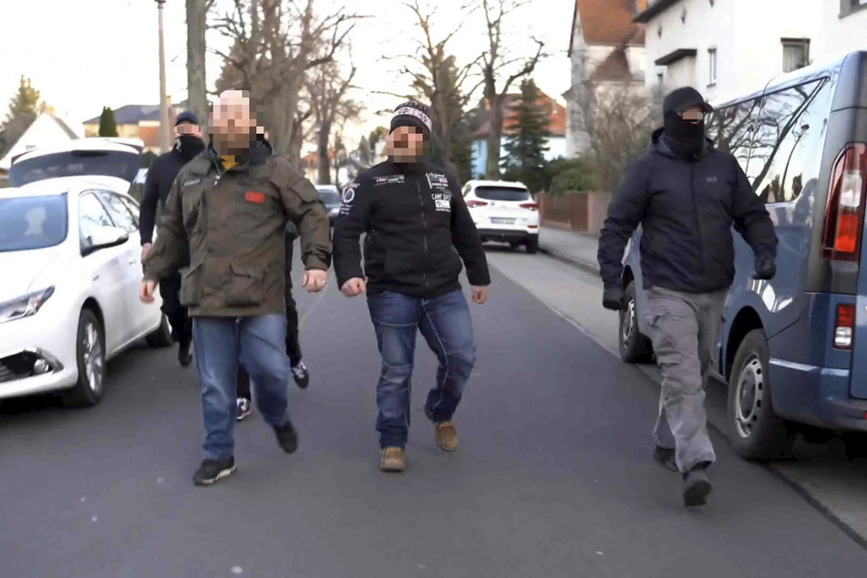 Corona-Protest in Dresden: Video zeigt Angriff auf Journalisten