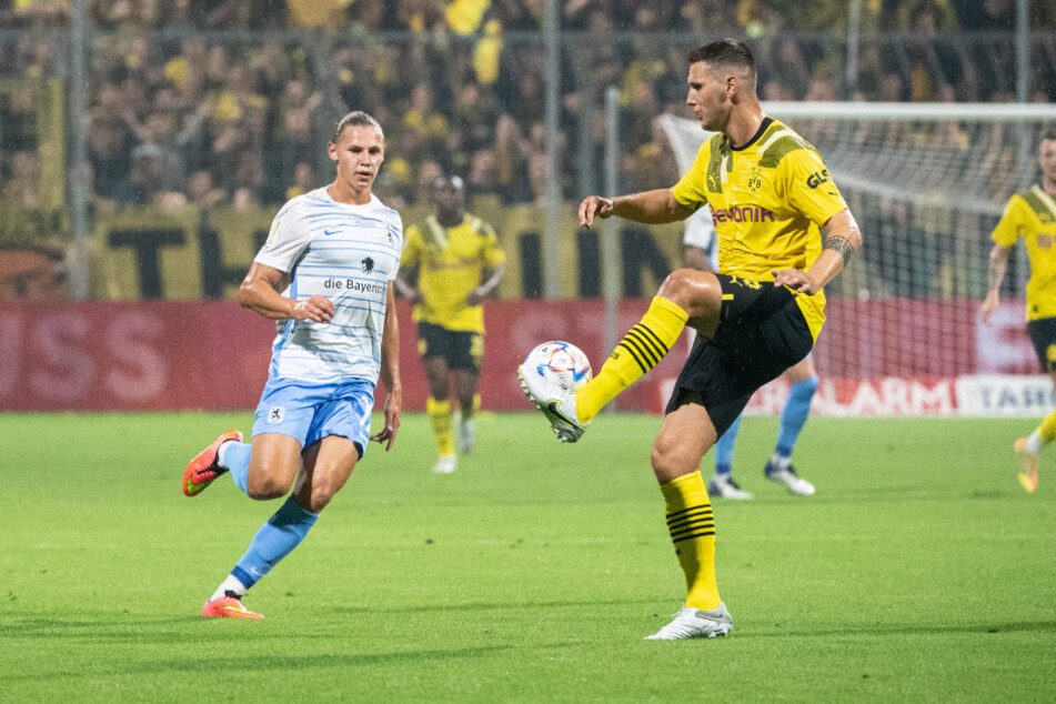 Im Pokal gegen den TSV 1860 München musste Niklas Süle (27, r.) zur Halbzeit verletzt ausgewechselt werden.