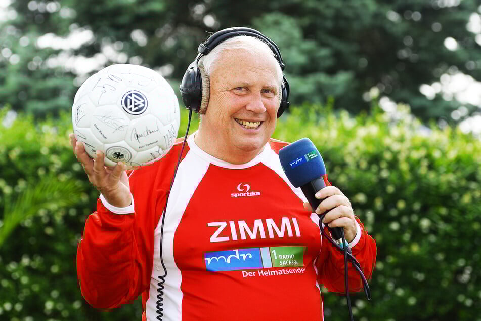 Untrennbar mit dem Fußball verbunden: Sportreporter Gert Zimmermann 2014.