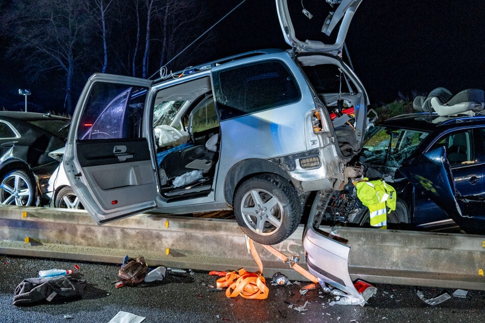 Mehrere Fahrzeuge sind in der Nacht auf Freitag bei Schlüsselfeld miteinander kollidiert.