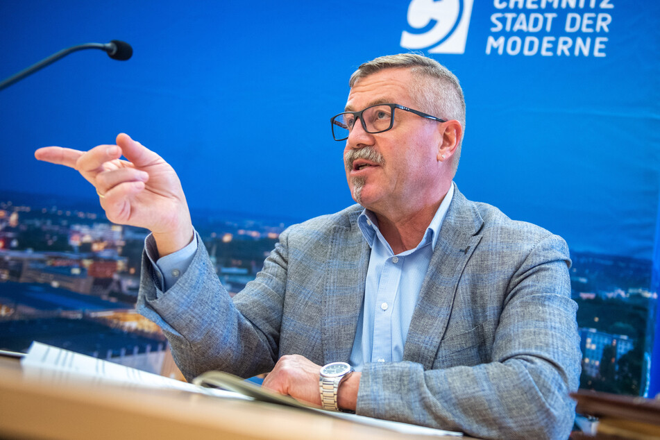 Bürgermeister Miko Runkel (59, parteilos) wurde wegen der vorschnellen Weihnachtsmarkt-Absage gerüffelt.
