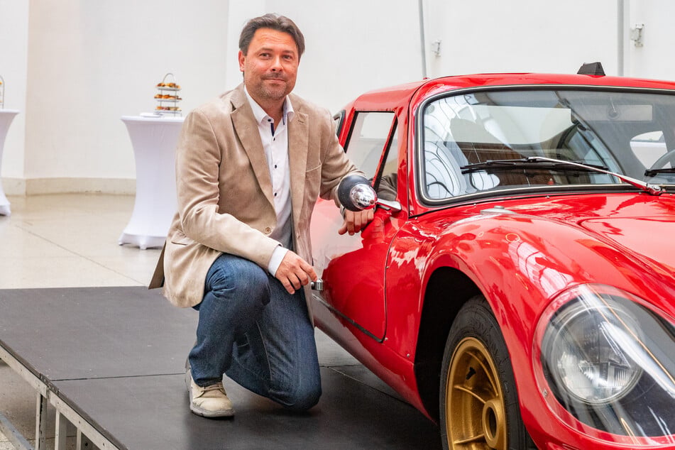 Sepp Melkus (43), Enkel der DDR-Rennfahrer-Legende Heinz Melkus († 2005), ist gerührt, nun einen geeigneten Platz für die "Nummer 31" der RS 1000-Reihe gefunden zu haben.