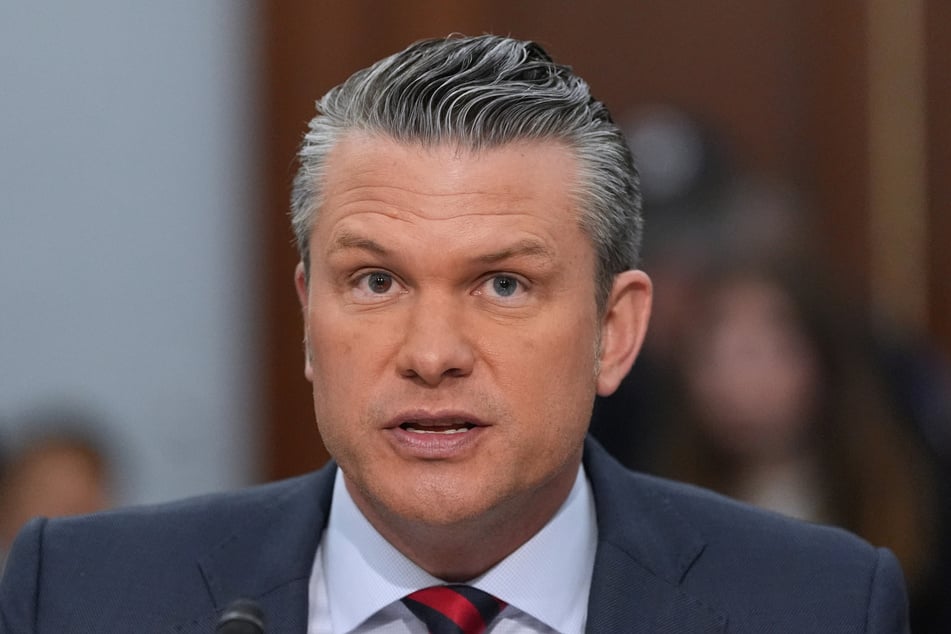 US-Kriegsminister Pete Hegseth (45) will von Munitionsproblemen der USA nichts wissen.