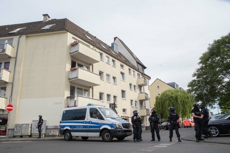 Spezialeinheiten der Kölner Polizei waren am Sonntag in Raderberg im Einsatz.