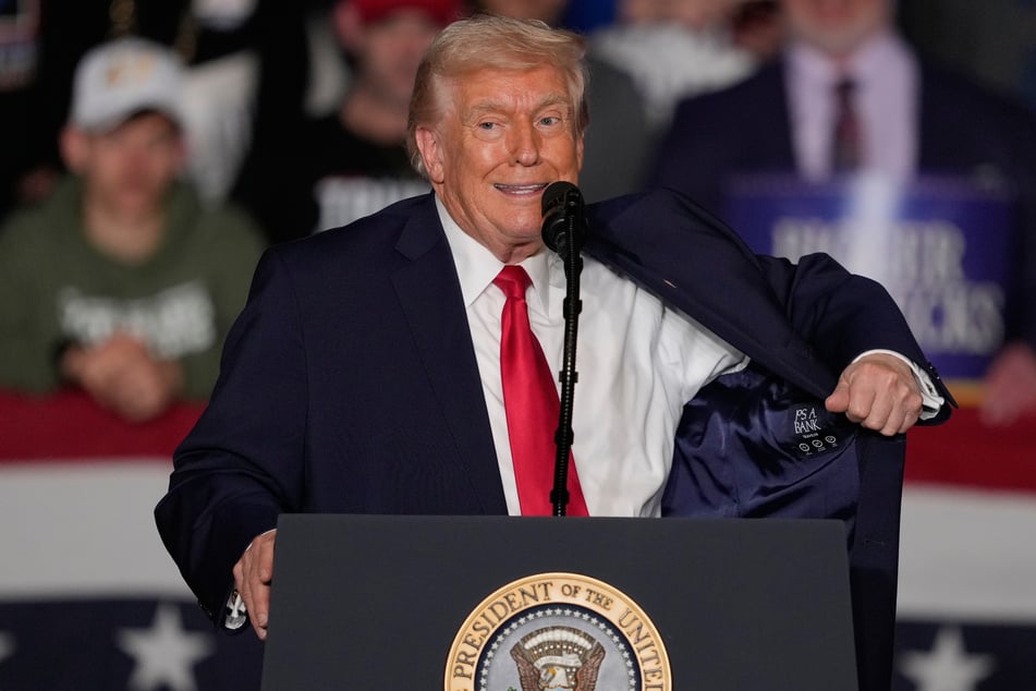 Immer wieder zieht der US-Präsident Donald Trump (79) über die Religion und Herkunft der Abgeordneten her - insbesondere, wenn diese Mitglied der demokratischen Partei sind.