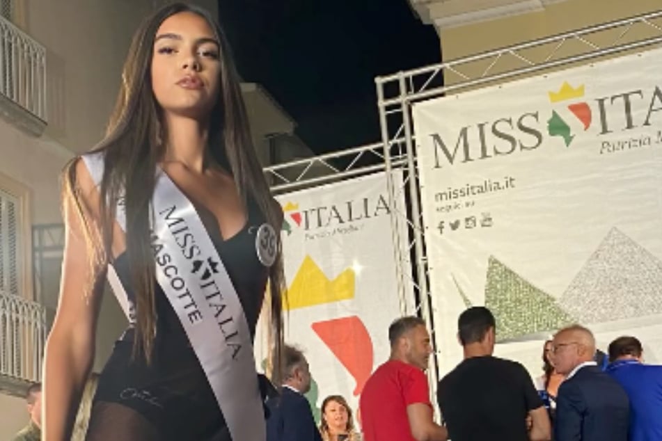 Noemi Migliaccio lief mit erst 13 Jahren als "Maskottchen" beim Miss-Vorentscheid, obwohl das gegen die Regeln verstößt.