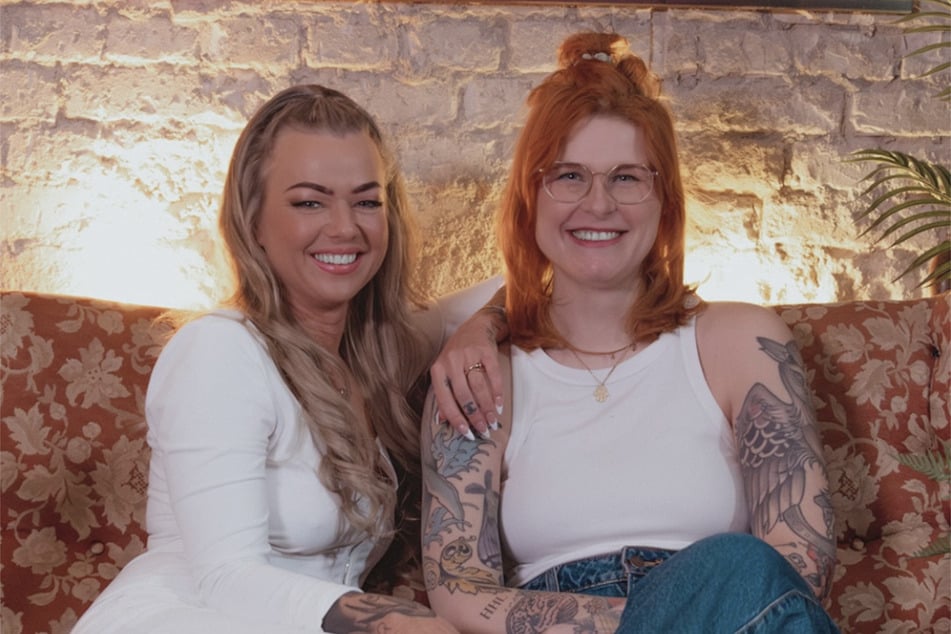 Doreen Steinert (39, l.) spricht mit Podcast-Moderatorin Julia Gröschel (r.) über ihre neuen Ziele.