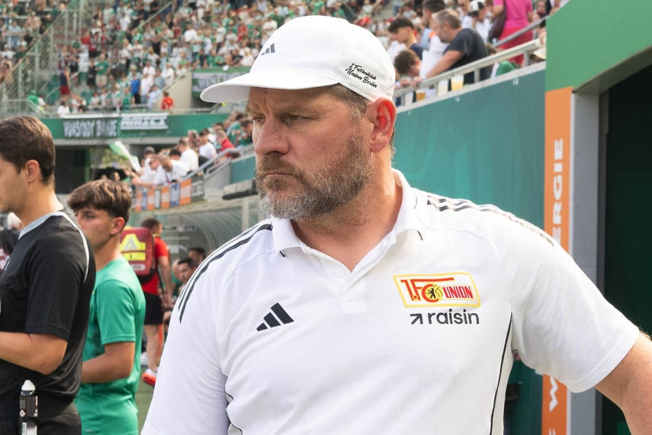 Steffen Baumgart (53) ist wegen der Situation rund um den portugiesischen Innenverteidiger ziemlich genervt.