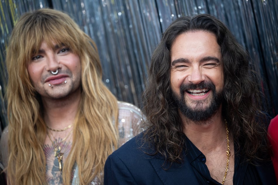 Bill Kaulitz (l.) hat seinen Alltag ziemlich bequem eingerichtet – sehr zur Belustigung seines Zwillingsbruders Tom (beide 37). (Archivfoto)