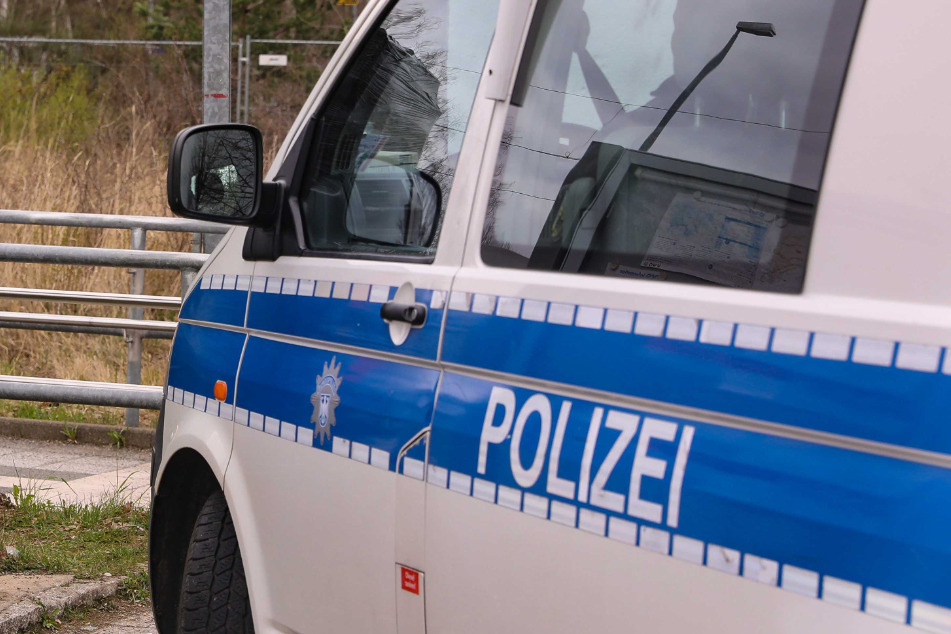 Seid nett zur Polizei und haltet Euch bitte an die derzeit geltenden Regelungen.
