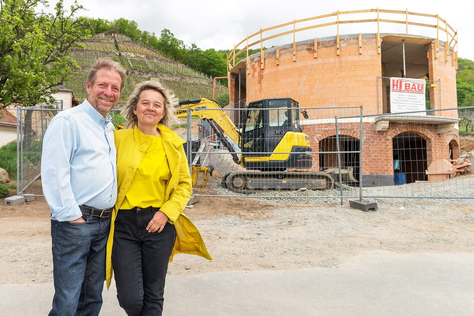 Klaus Zimmerling (60) und Malgorzata Chodakowska (54) erfüllen sich mit dem Bau der Vinothek einen lang gehegten Traum.