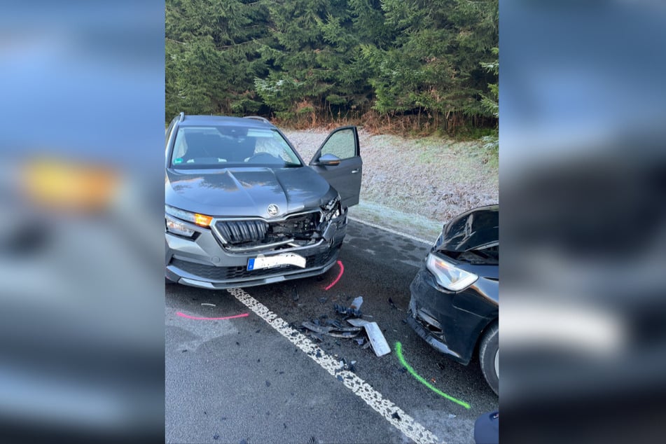 In Gummersbach kam es aufgrund von Straßenglätte zu einem Frontalzusammenstoß auf der L307.