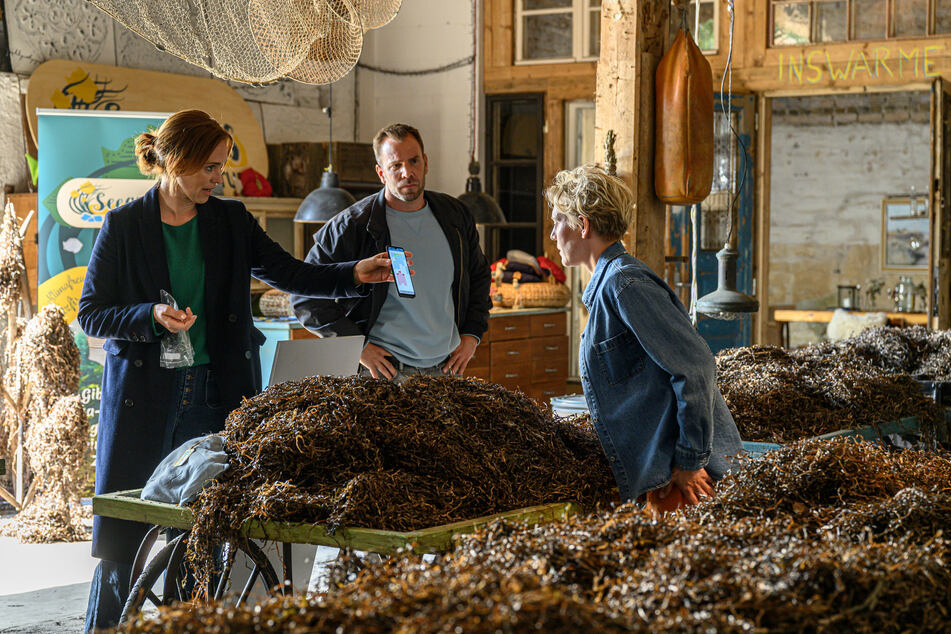 Merle Stiegler (rechts) betreibt mit ihrem Mann eine Algenfabrik.