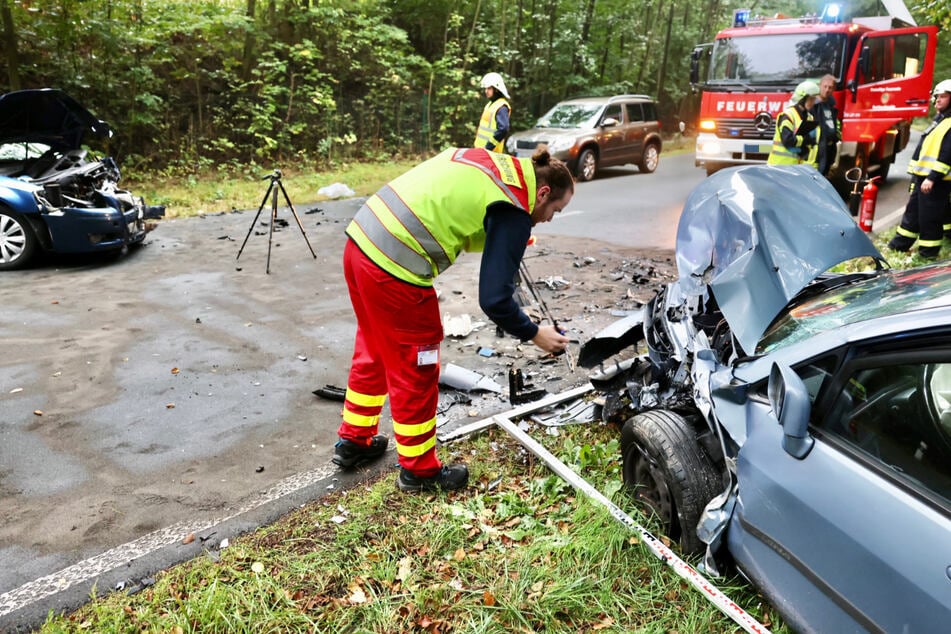 Beide Fahrer wurden schwer verletzt.