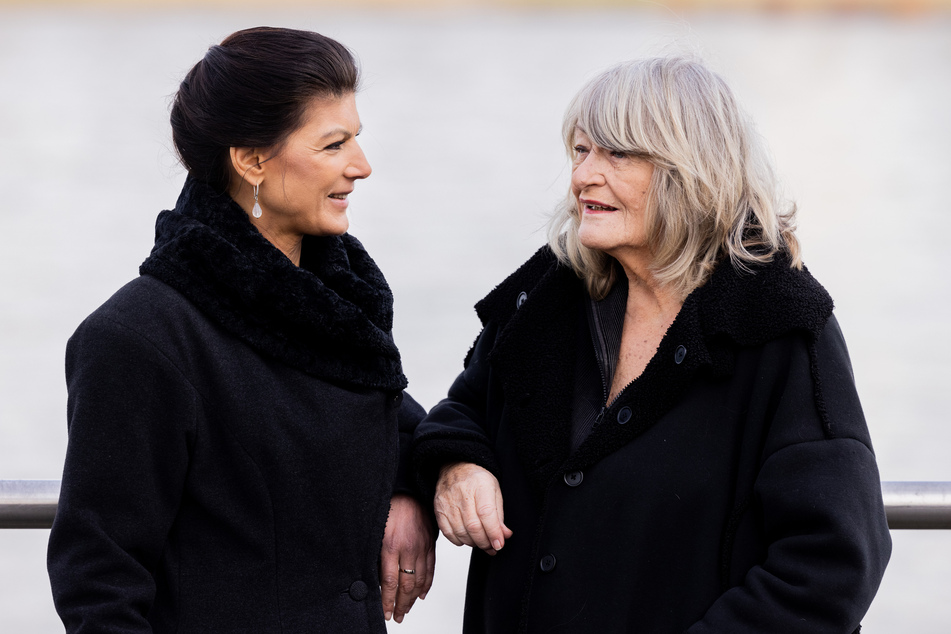 Alice Schwarzer (79, r.) und Sahra Wagenknecht (53, Die Linke) verfassten das "Manifest für Frieden" gemeinsam.