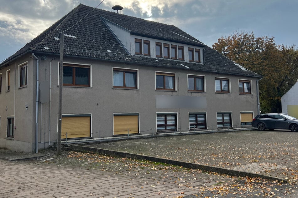 In diesem Objekt im Raum Greußen wurde eine Wohnung durchsucht.