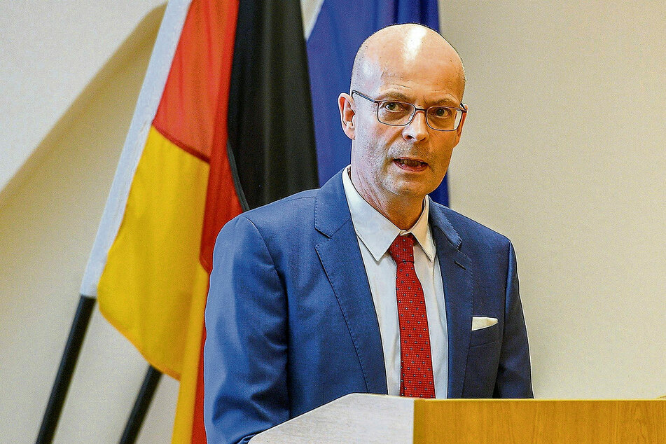 Halle-OB Bernd Wiegand (63, parteilos) wurde vorzeitig geimpft.