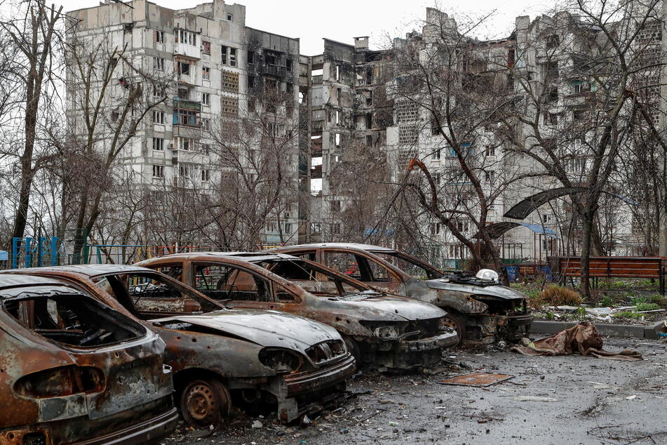 Mariupol continues to be heavily bombed by Russian forces.