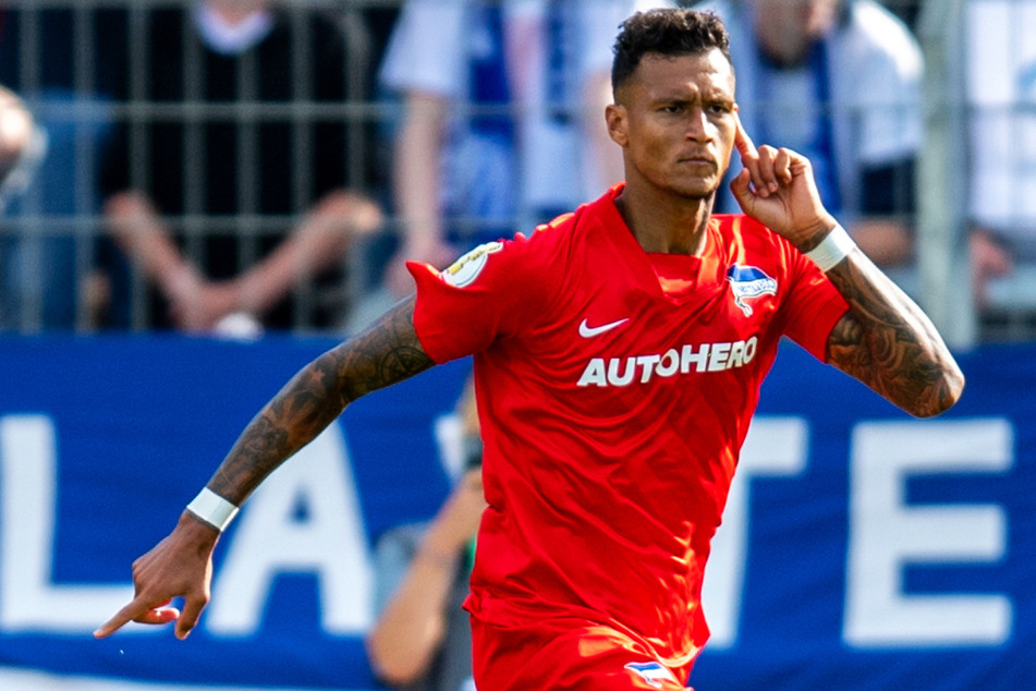 Davie Selke (26) jubelt nach seinem erlösenden Treffer in der ersten Runde des DFB-Pokals beim SV Meppen. Gegen seine Ex-Klubs trifft der Ex-Leipziger besonders gerne.