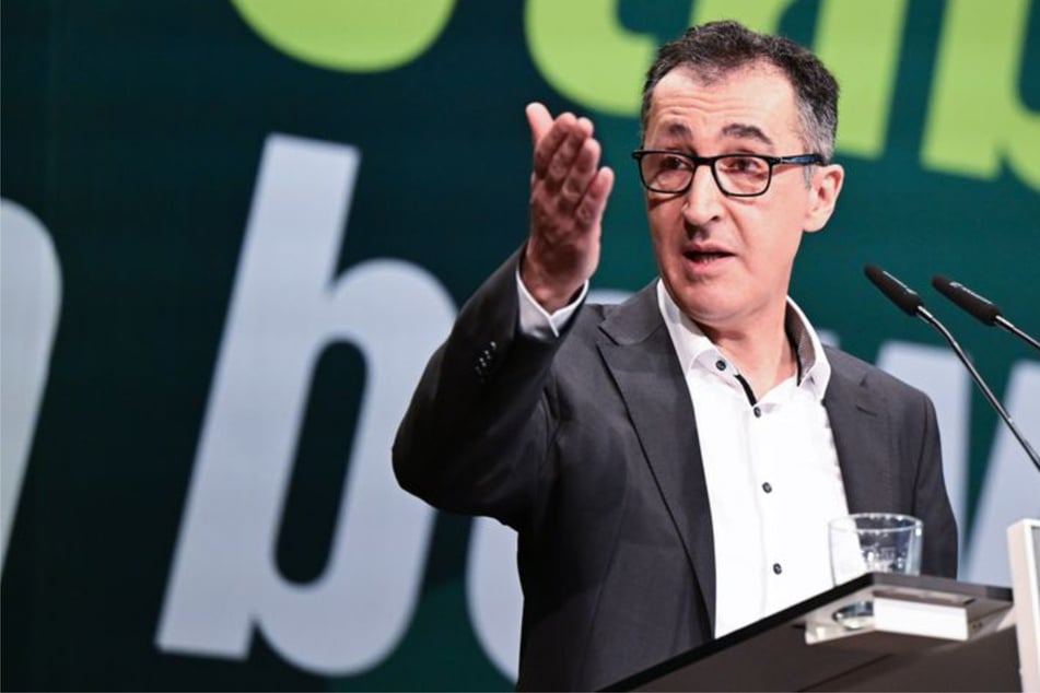 Vor dem Auftritt von Cem Özdemir (60, Grüne) gab es einen Feuerwehreinsatz.