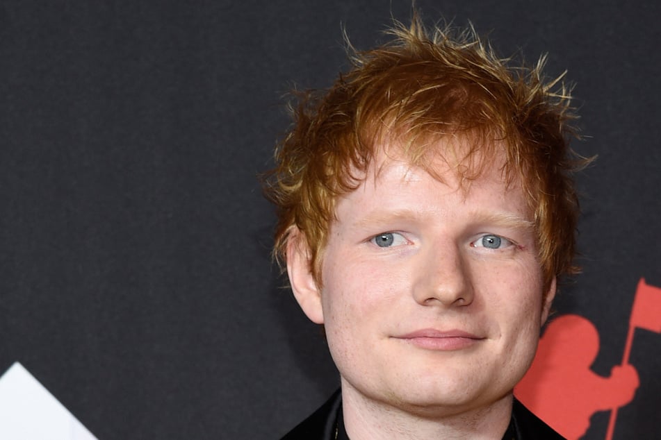Der mehrfache Grammy-Preisträger Ed Sheeran hat sich mit dem Coronavirus infiziert.