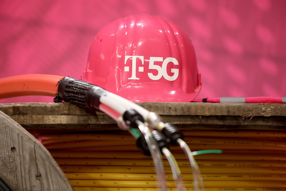 Die Deutsche Telekom kommt beim Ausbau ihres Mobilfunknetzes für den neuen Standard 5G nach eigenen Angaben gut voran.