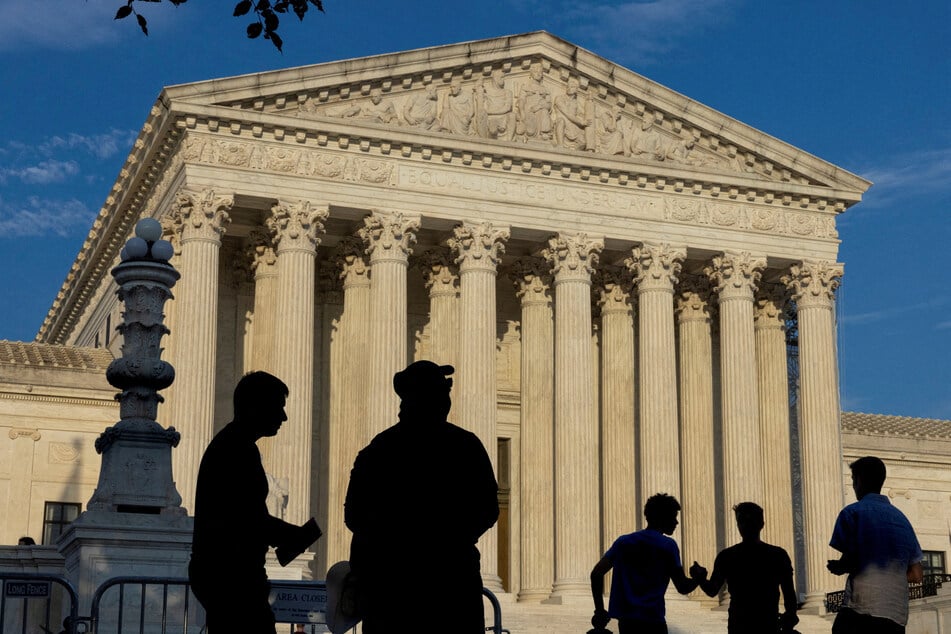 The US Supreme Court overruled a lower court ruling that had blocked President Donald Trump's administration from deporting immigrants to third countries.