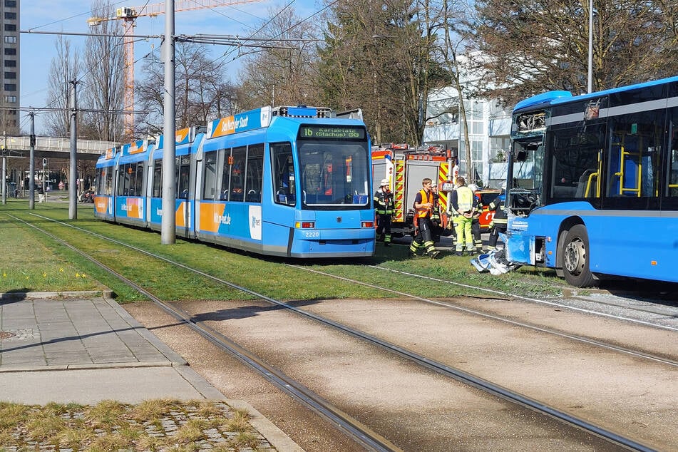 Bus und Tram rauschen in München ineinander: Sechs Menschen verletzt