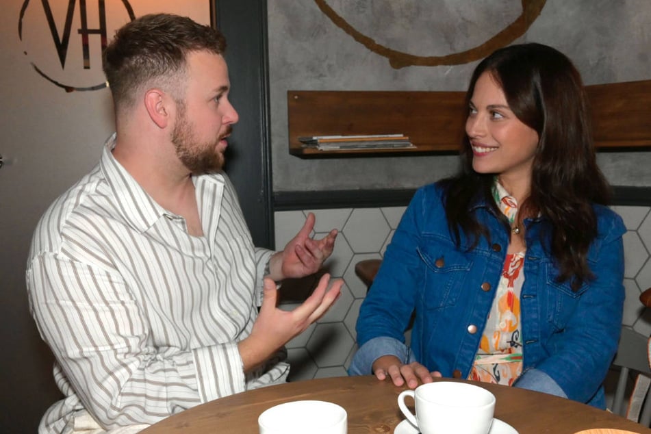 Jonas und Lucina wollen ihre komplizierte Vergangenheit hinter sich lassen.