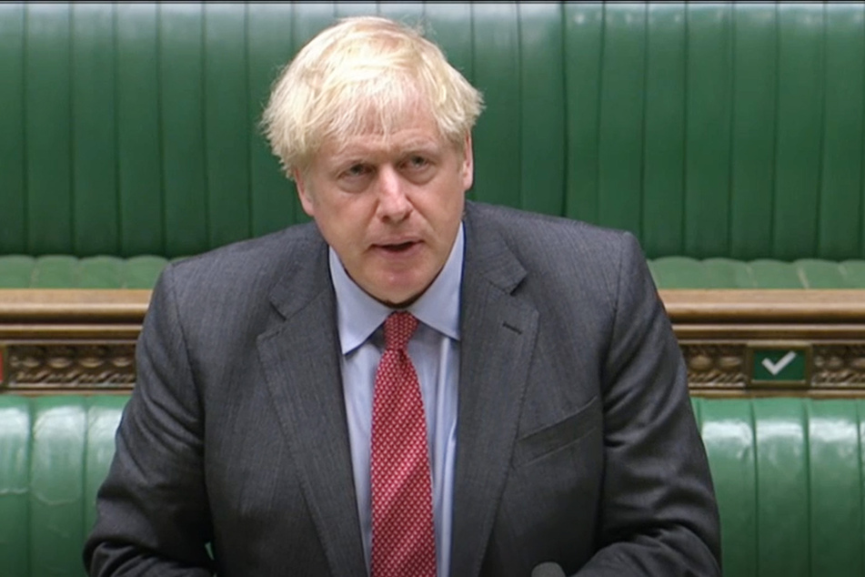 Boris Johnson, Premierminister von Großbritannien, spricht im britischen Unterhaus vor den Abgeordneten über die nächsten Schritte zur Bekämpfung der Corona-Pandemie.