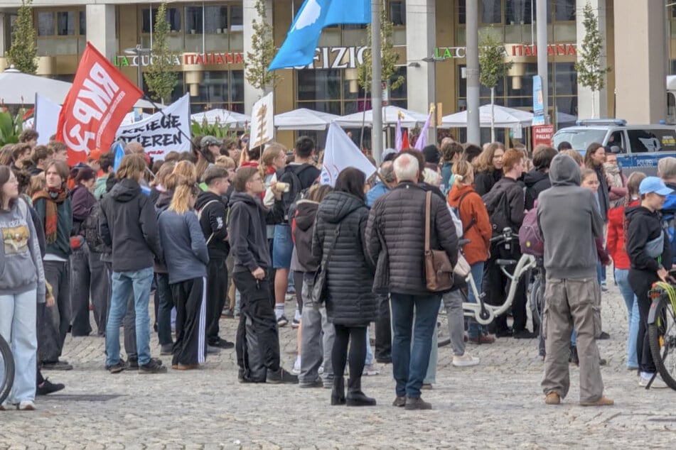 Dresden: Hunderte Schüler versammeln sich zur Unterrichtszeit am Postplatz: Was ist da los?