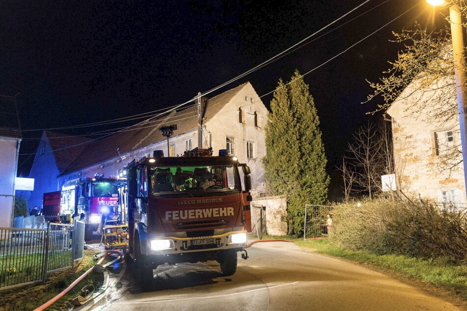 Warum es im leerstehenden Vierseithof gebrannt hatte, dazu ermittelt jetzt die Polizei. Die Feuerwehr hat ihre Pflicht erfüllt.