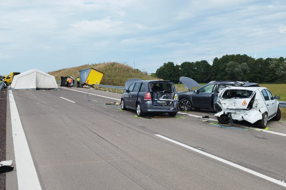 Neun Fahrzeuge waren an dem Crash beteiligt.