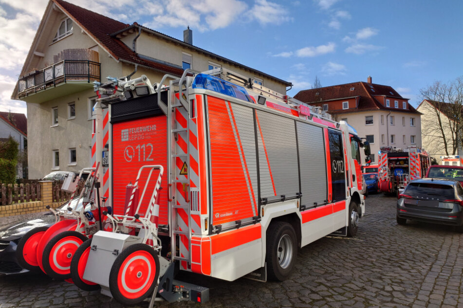 Feuerwehr und Rettungswagen rückten am frühen Mittwochmorgen zu einem Einsatz in Leipzig-Wahren aus.