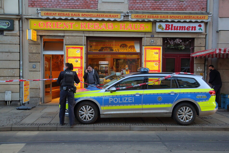 Die Polizei sicherte kurz nach der Tat das Orient-Kebab-Haus ab.