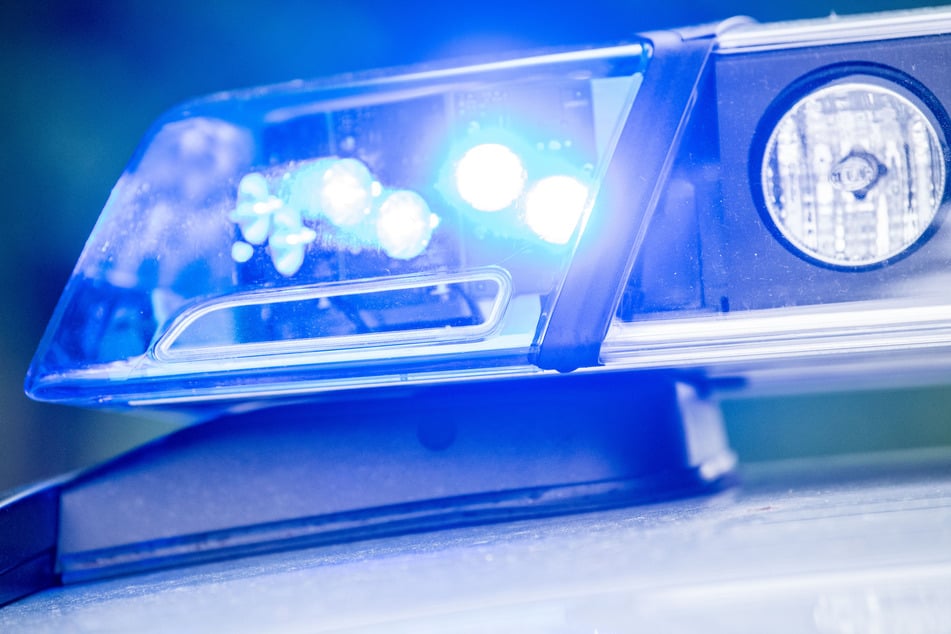 Streit unter Nachbarn eskaliert: Mann zückt Schwert