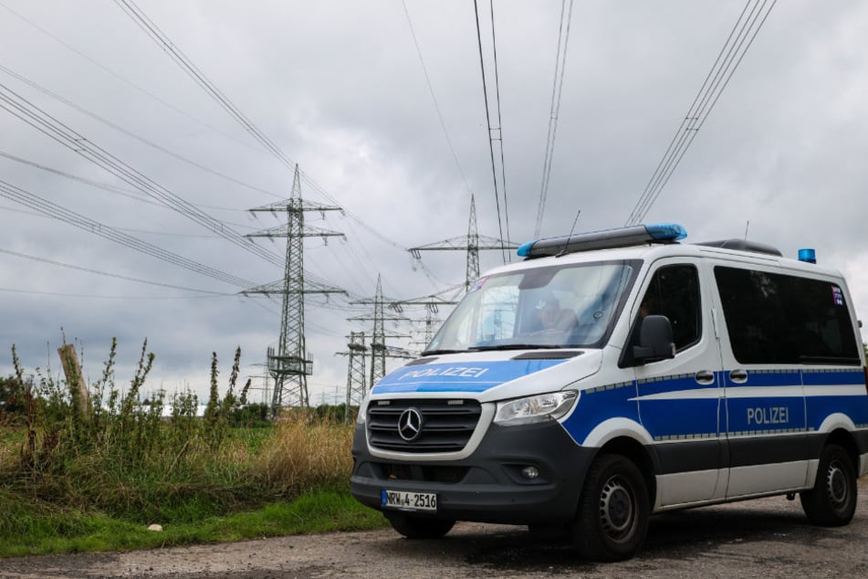 Wieder Sprengstoff an Strom-Netz entdeckt: Polizei sperrt A4 und sucht dringend Zeugen
