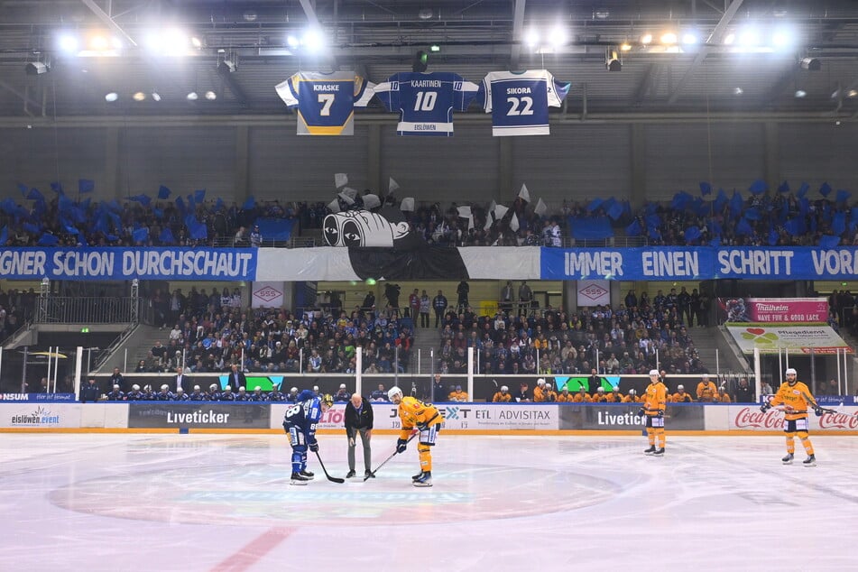 Zum Derby gegen Crimmitschau gab's endlich mal wieder eine Choreo der Fans.