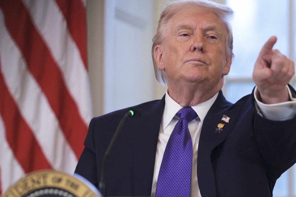 Trump again hints at use of force in Greenland: "If we don't do it the easy way, we're going to do it the hard way"