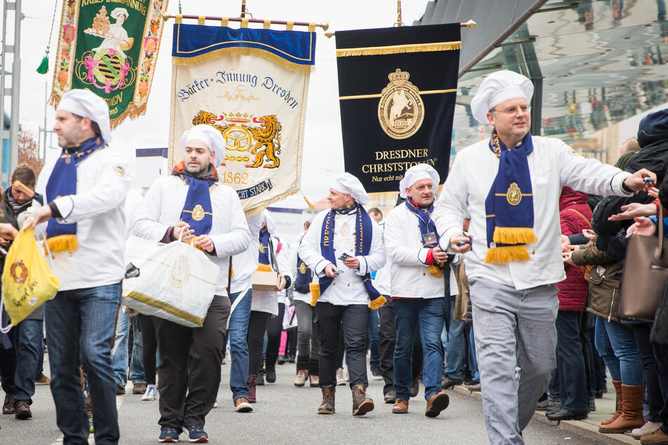 Stollenfest und Umzug sind jedes Jahr aufs Neue ein Publikumsmagnet und ziehen Einheimische als auch Touristen an.