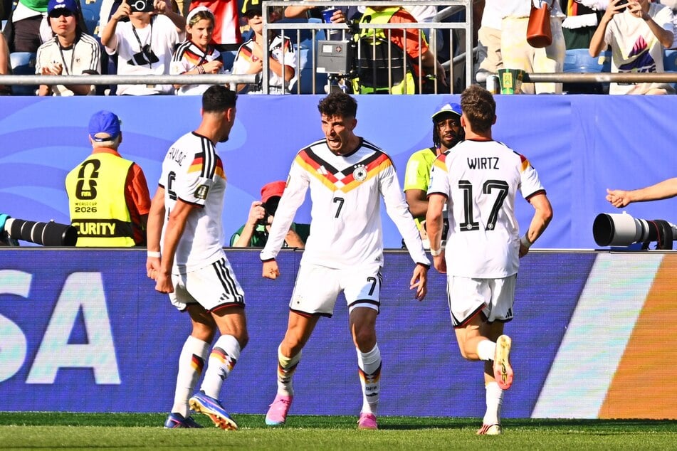 DFB-Angreifer Kai Havertz (27, Mitte) bejubelt seinen Treffer zum 1:1.