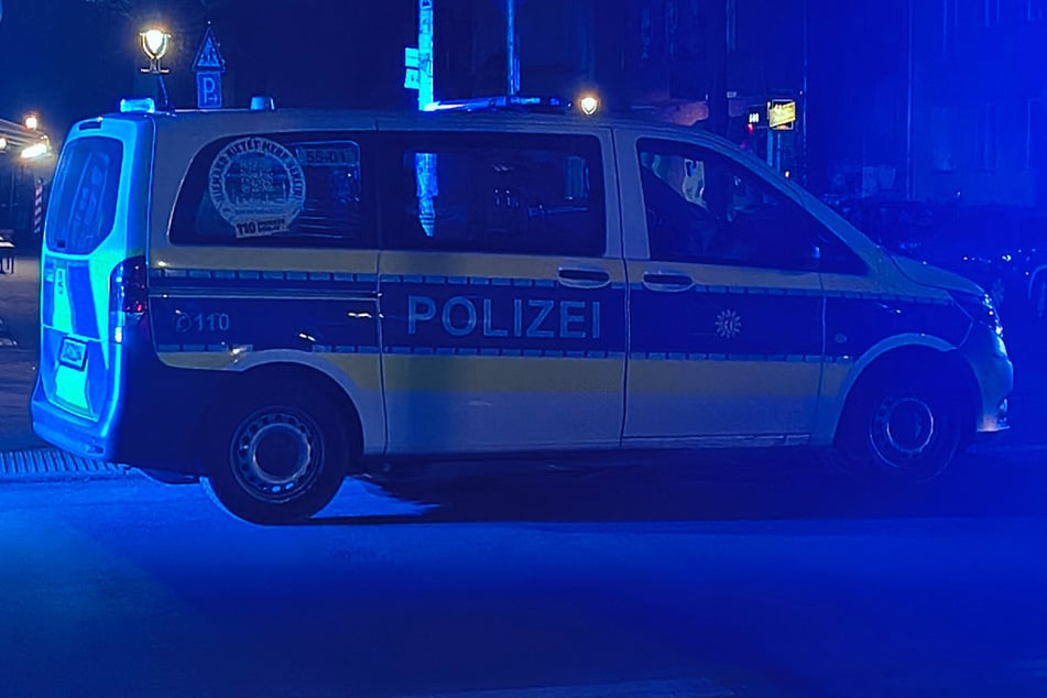 Berlin: Mit spitzem Gegenstand: Rentnerin geht in Spandau auf Mann los