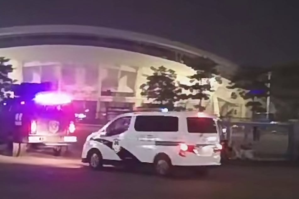 Vor einem Stadion in China hat ein Attentäter mit seinem Auto 35 Menschen getötet.