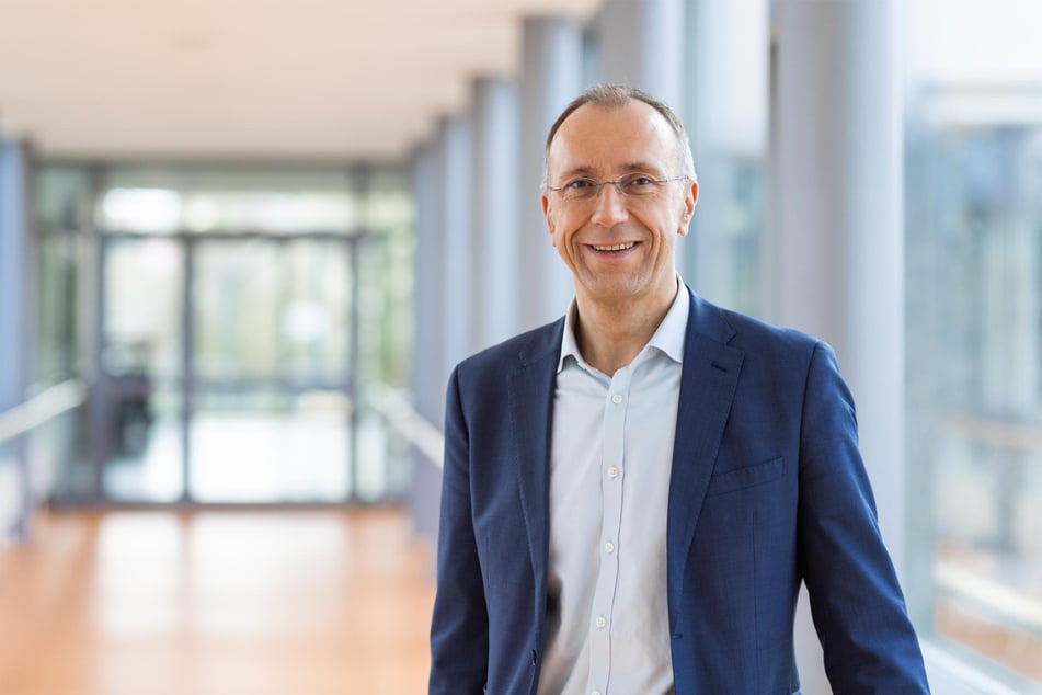 Dr. med. Michael Kroll ist seit 2023 Chefarzt der Kinder- und Jugendpsychiatrie am Helios Park-Klinikum in Leipzig.