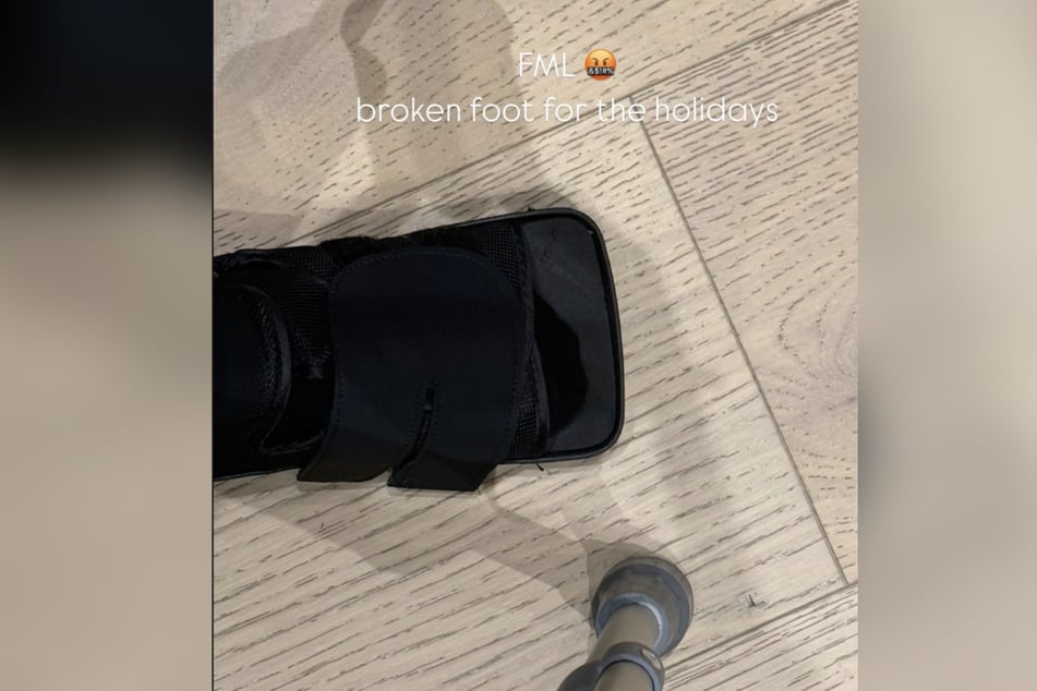 In an Instagram story that Kim Kardashian uploaded Friday, she announced her injury.