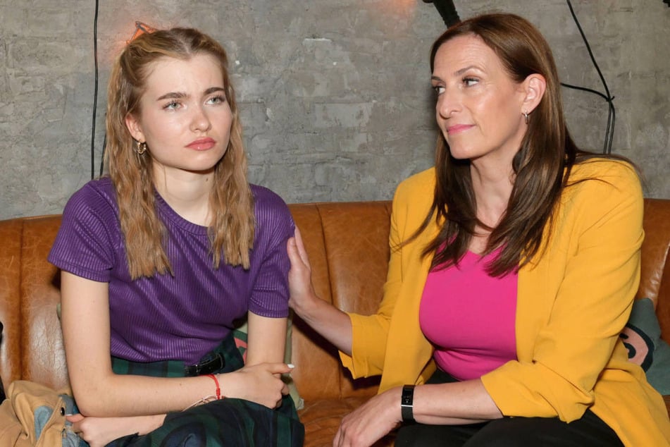 Katrin (r.) hat sich schützend vor Johanna gestellt und Julian zum Sündenbock gemacht.