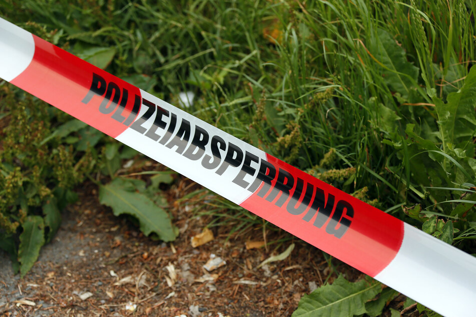 Am Samstagnachmittag starb ein 72-Jähriger Fahrradfahrer auf einem Waldweg an der B174. (Symbolbild)