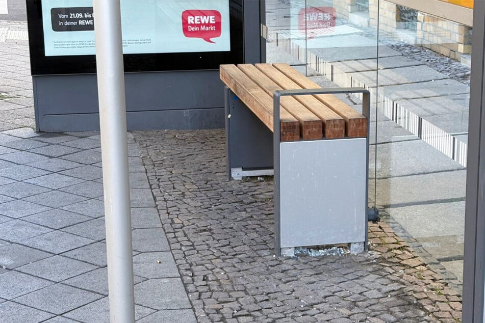 Am Vormittag danach waren nur noch wenige Scherben auf dem Boden zu sehen.