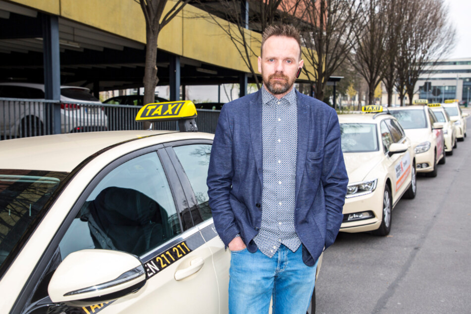 Taxifahrer Alexander Noack (43) hat wie seine Kollegen nur noch wenig zu tun.
